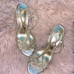 6M Gold Nina Heels